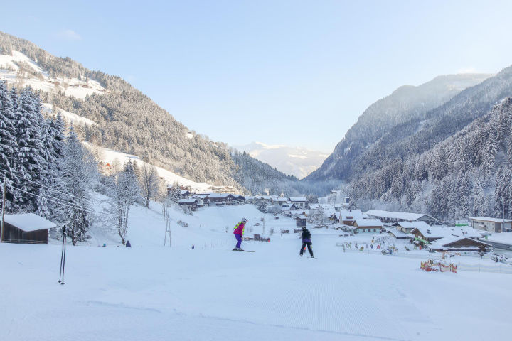 Verschneite Skipiste beim Winterurlaub in Viehhofen